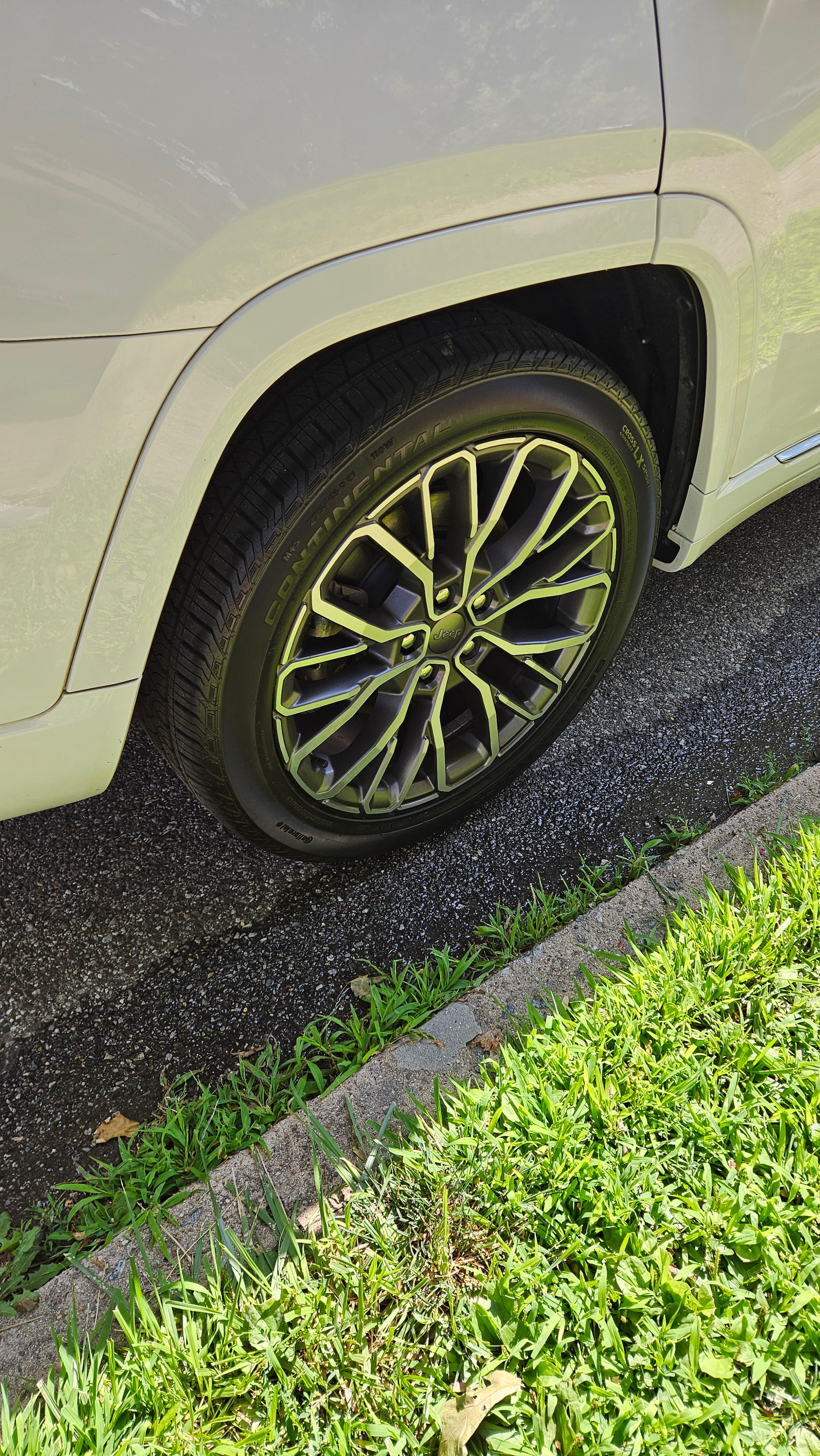 Detailed Jeep SUV wheel